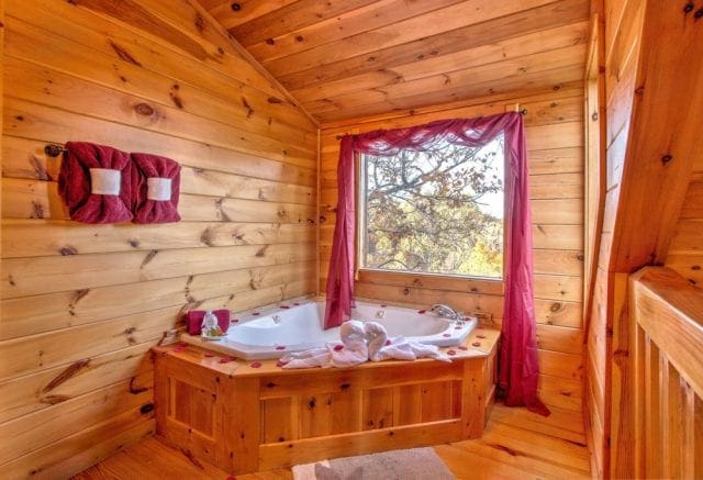 Bearly Naked Log Cabin - Gatlinburg, TN Cabin - Cozy ...